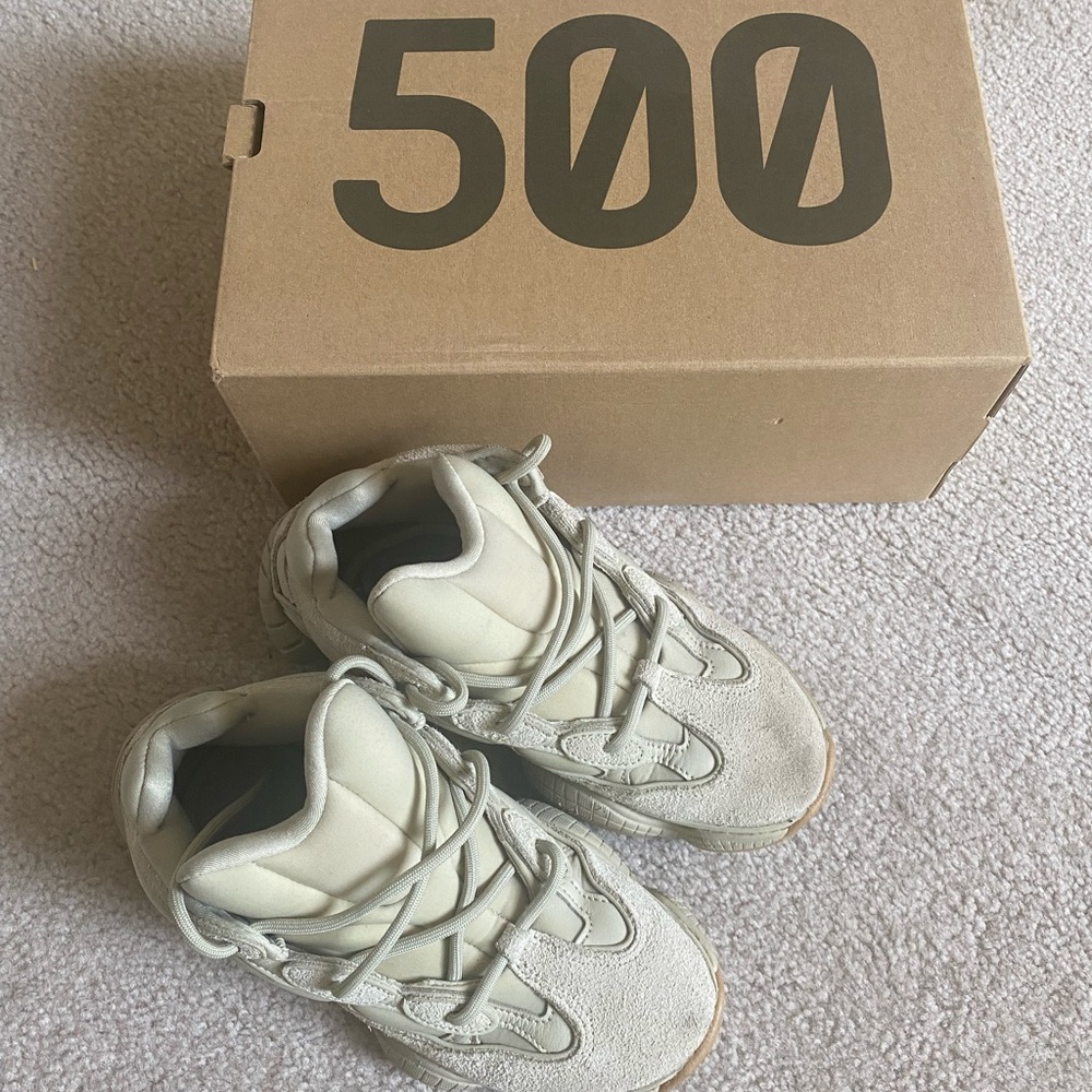 Yeezy 500 in Stone
